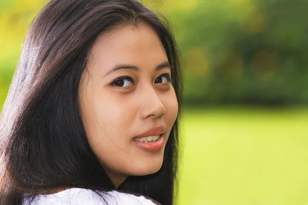 Mooie Thaise vrouw — Stockfoto
