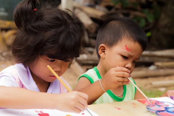 Les étudiants asiatiques dans la campagne thailand — Photo