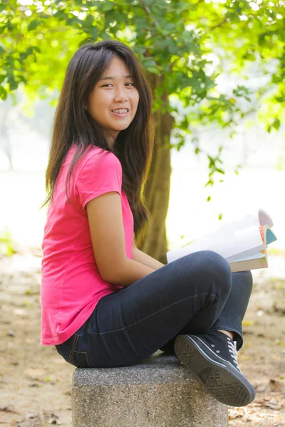 Asian schoolgirl — Stock Photo, Image