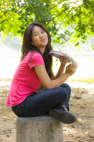 Asian schoolgirl — Stock Photo, Image