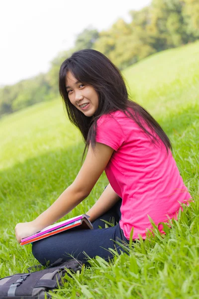 Asiatische Schulmädchen — Stockfoto