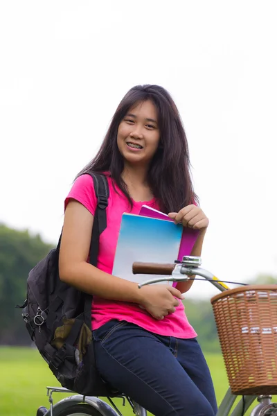 Aziatische schoolmeisje — Stockfoto