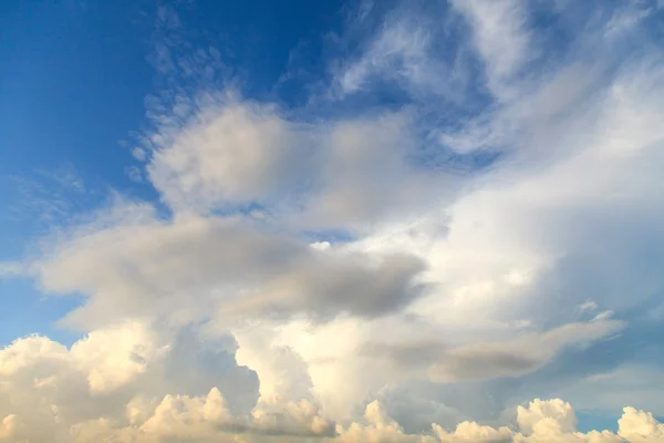 Cielo azul —  Fotos de Stock