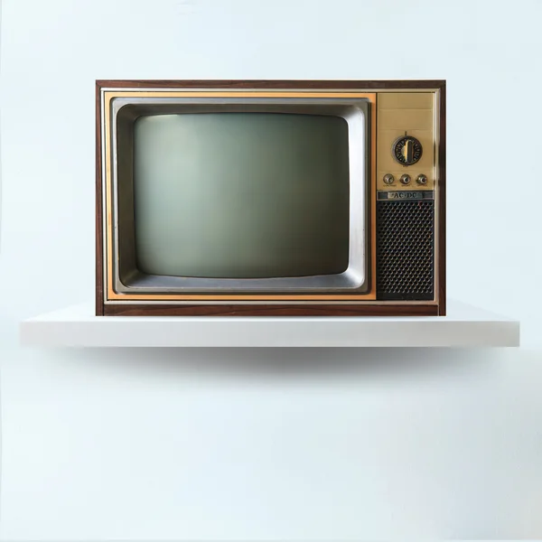 Vintage tv na półce — Zdjęcie stockowe