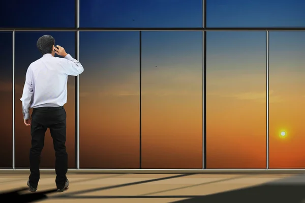 Businessman discussing to the phone — Stock Photo, Image