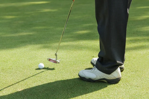 Man playing golf — Stock Photo, Image