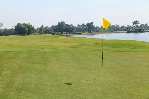 Belo campo de golfe — Fotografia de Stock