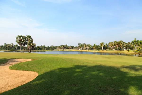 Belo campo de golfe — Fotografia de Stock