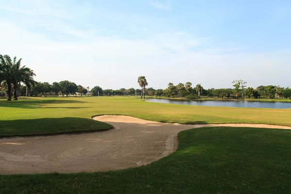 Belo campo de golfe — Fotografia de Stock
