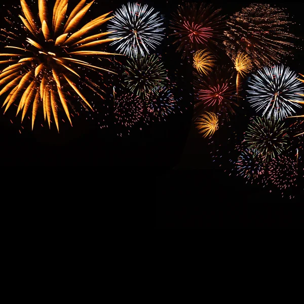 Fogos de artifício coloridos — Fotografia de Stock