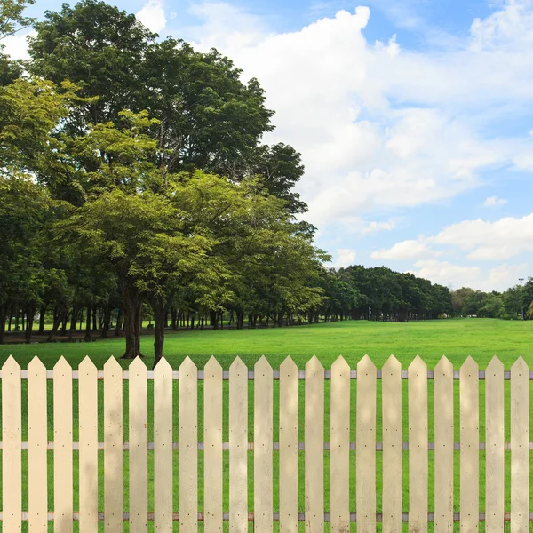 White fences in the garden — Stock Photo, Image