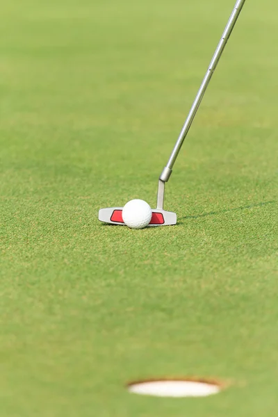 Golf spielen — Stockfoto