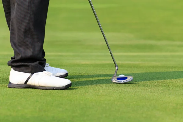 Golf spielen — Stockfoto