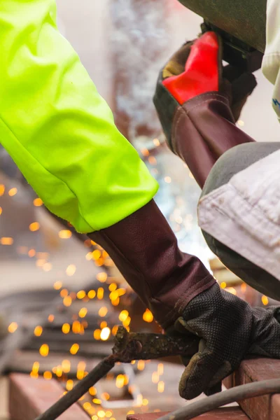 Workers welding — Stock Photo, Image