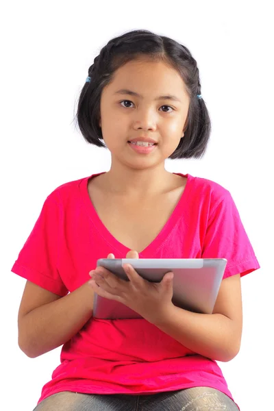 Девушка с цифровым планшетом — стоковое фото