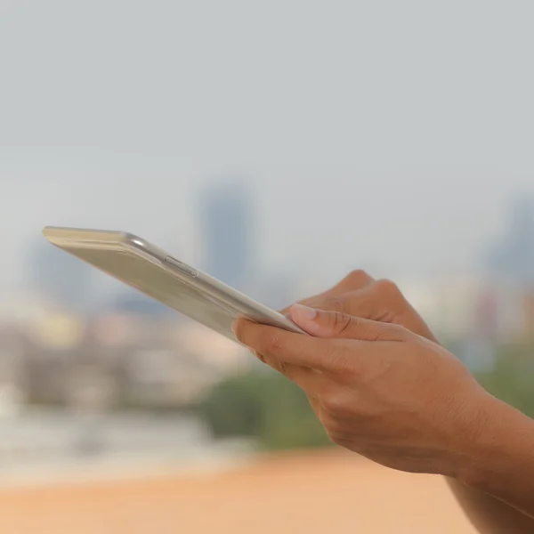 Hands using digital tablet — Stock Photo, Image