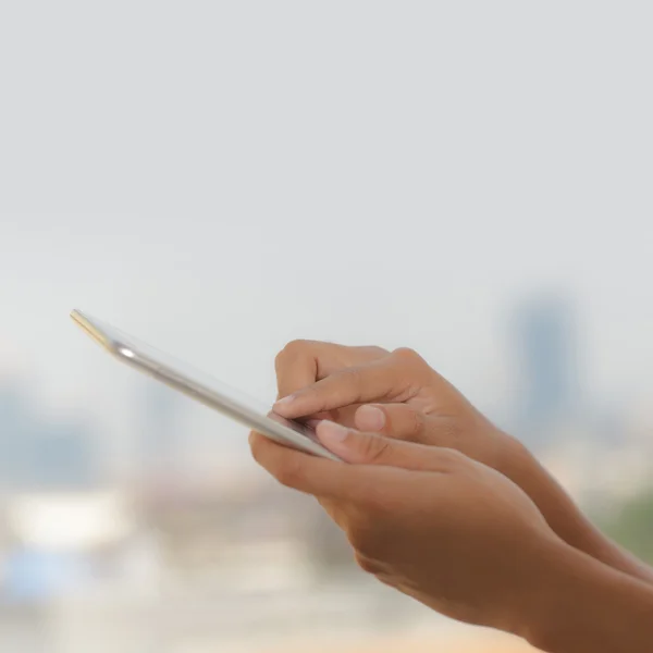 Hands using digital tablet — Stock Photo, Image