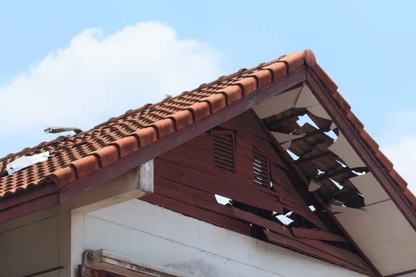 Haus beschädigt — Stockfoto