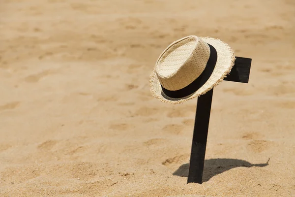 ビーチ上の帽子 — ストック写真