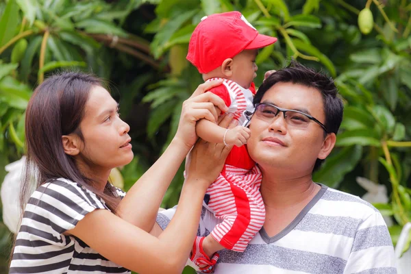 Asian family — Stock Photo, Image