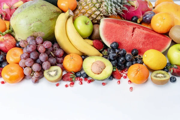 Conjunto Frutas Exóticas Coloridas Laranjas Melancias Kiwis Bananas Uvas Morangos — Fotografia de Stock