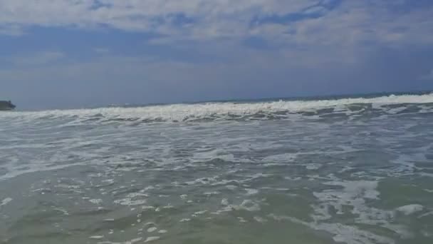Карибские волны — стоковое видео