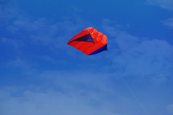 Kite vliegen — Stockfoto