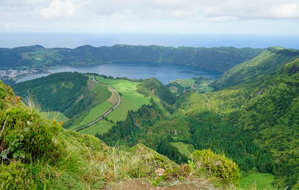 Atemberaubende Grüne Azorenlandschaft — Stockfoto