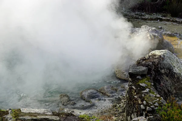 Forró Vulkáni Gőz Folyó Felett Kemencékben — Stock Fotó