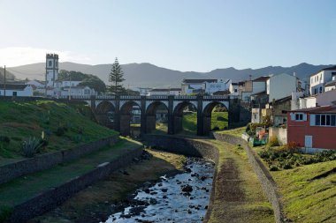 Ribeira 'nın şehir merkezindeki köprü.