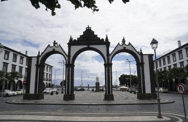 Ponta Delgada 'nın kemer yolu, Azore Adaları' nda.