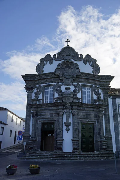 Tradycyjny Styl Budynku Wyspach Azorskich Czarnym Kamieniem Lawy — Zdjęcie stockowe