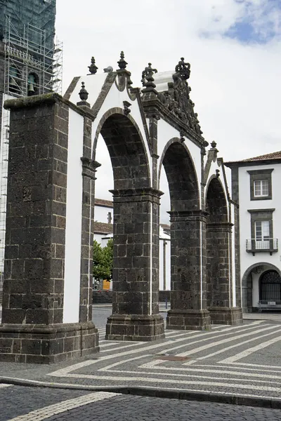 Арка Ponta Delgada Азорских Островах — стоковое фото