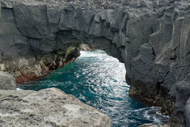 Miguel Adası 'nın volkanik doğal kıyıları