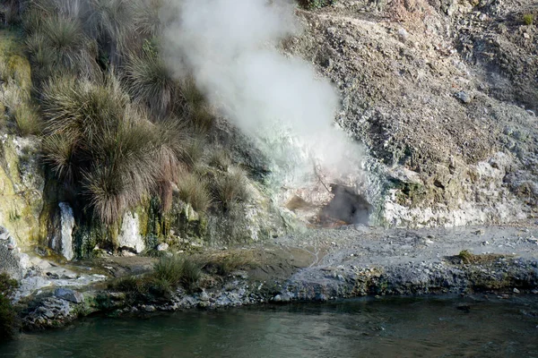 Vapor Volcánico Caliente Sobre Río Hornos — Foto de Stock