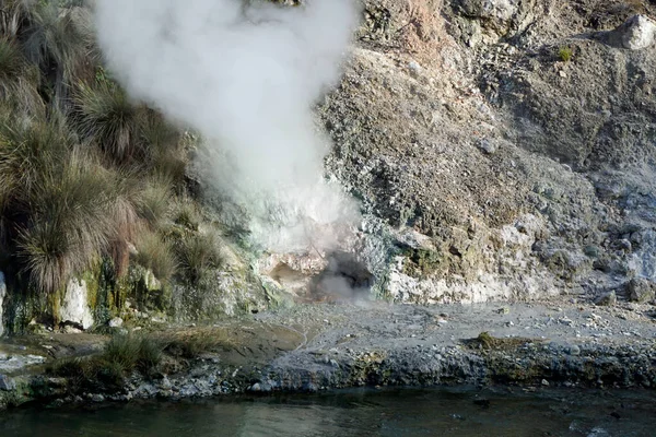 Vapor Vulcânico Quente Sobre Rio Furnas — Fotografia de Stock