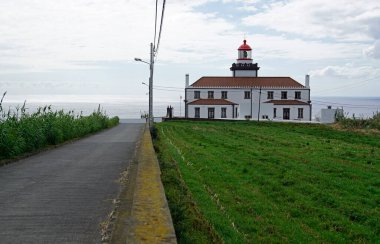 Azores Adası 'ndaki deniz feneri Sao Miguel.