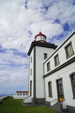 Azores Adası 'ndaki deniz feneri Sao Miguel.