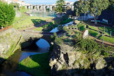 Ribeira 'nın şehir merkezindeki köprü.