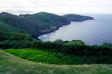 Sao Miguel Adası 'ndaki manzaralı kıyı manzarası