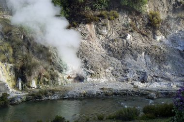 Fırınlardaki sıcak volkanik buhar.