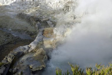 Fırınlardaki sıcak volkanik buhar.