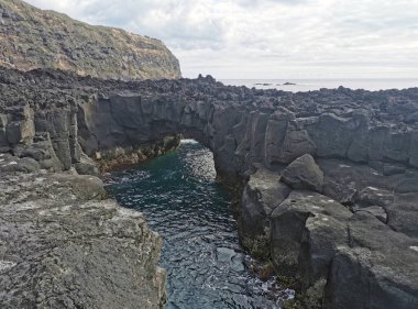 Miguel Adası 'nın volkanik doğal kıyıları