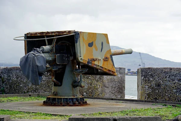 Старый Ржавый Пулемет Защиты — стоковое фото