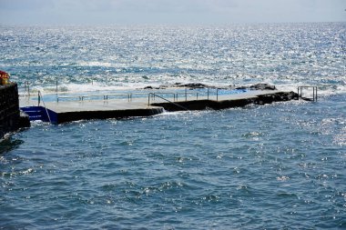 Atlas Okyanusu 'ndaki doğal yüzme havuzu.