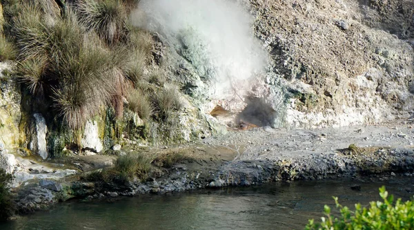 Vapor Volcánico Caliente Sobre Río Hornos —  Fotos de Stock