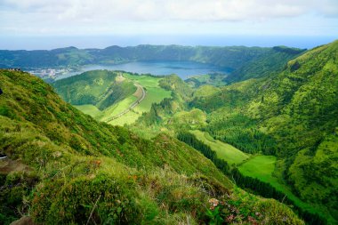 Azerbaycan Adası Sao Miguel 'in yeşil manzarası