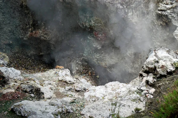 Forró Vulkáni Gőz Folyó Felett Kemencékben — Stock Fotó