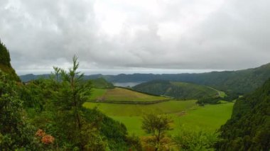 Sao Miguel adasındaki cidades göllerinin manzarası