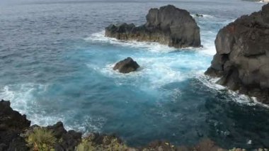 Sao Miguel 'in vahşi kıyıları.